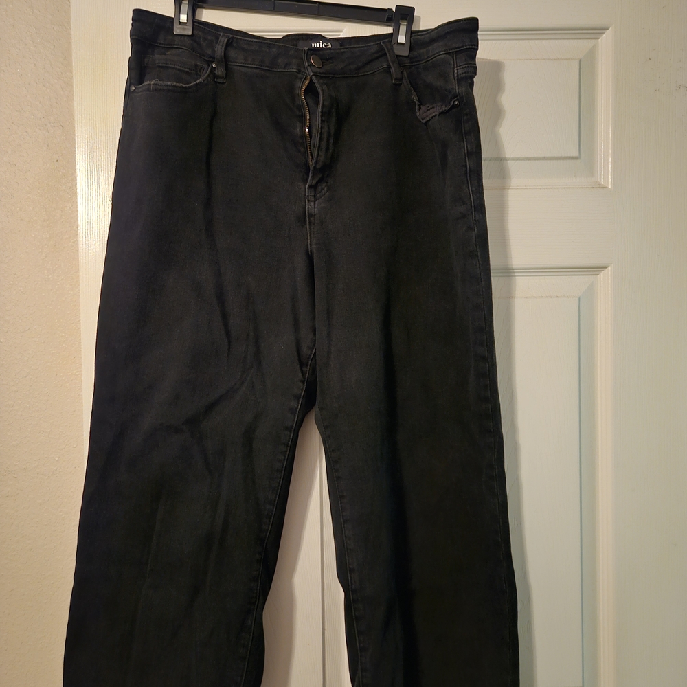 Mica Women's Black Ankle Jeans